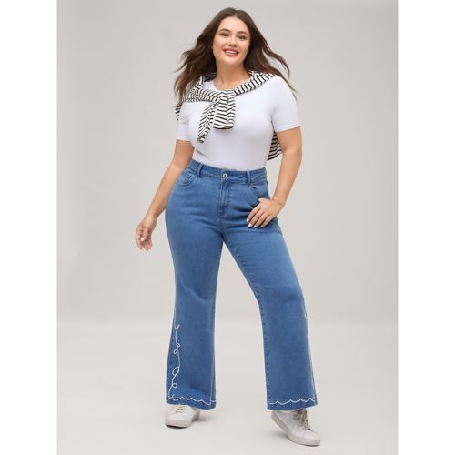 Plus Size Wavy Embroidered Hem Mid Rise Jeans Women Denimblue Medium stretch Slanted pocket Jeans BloomChic 12/L