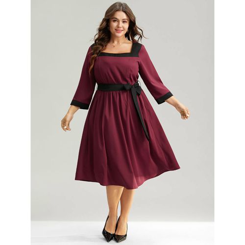 Plus Size Anti-Wrinkle Two Tone Patchwork Square Neck Dress Burgundy Women Elegant Belted Square Neck Elbow-length sleeve Curvy Midi Dress BloomChic 1