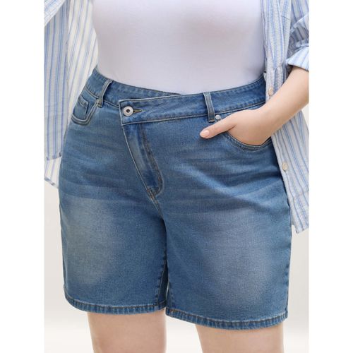 Plus Size Overlap Whiskered Wash Straight Denim Shorts Women Denimblue No stretch Everyday Slanted pocket Casual Denim Shorts BloomChic 10/M