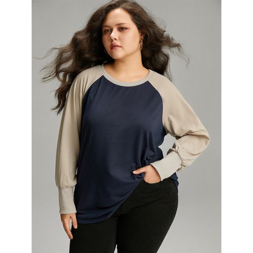 Plus Size Contrast Raglan Sleeve Elastic Cuffs Sweatshirt Women Navy Casual Contrast Round Neck Dailywear Sweatshirts BloomChic 22-24/3X