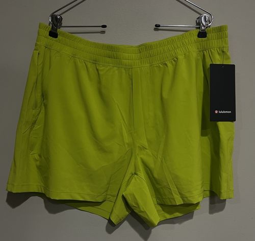 NWT Men’s Lululemon XXL Pace Breaker Short 5” Linerless LCHN Yellow Green