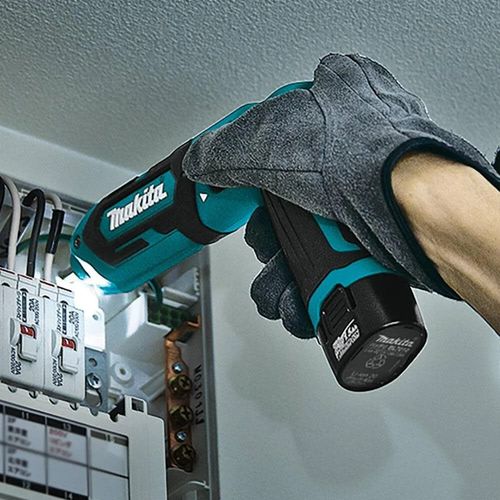 Makita 7.2V Lithium-Ion Cordless 1/4Inch Hex Impact Driver Kit