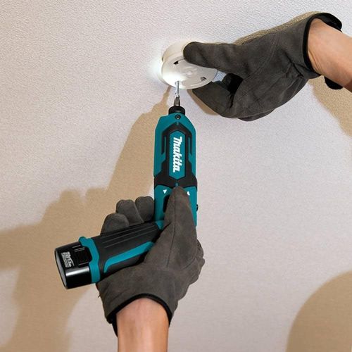 Makita 7.2V Lithium-Ion Cordless 1/4Inch Hex Impact Driver Kit