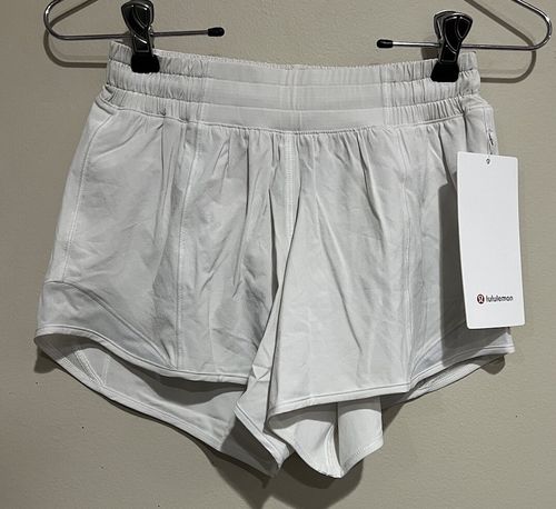 NWT Lululemon Size 4 Hotty Hot LR Short 4” *Lined BONE Ivory $68